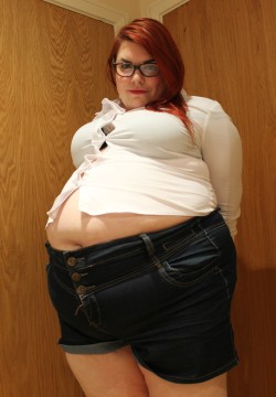 designerpastries: does this outfit make me look fat?