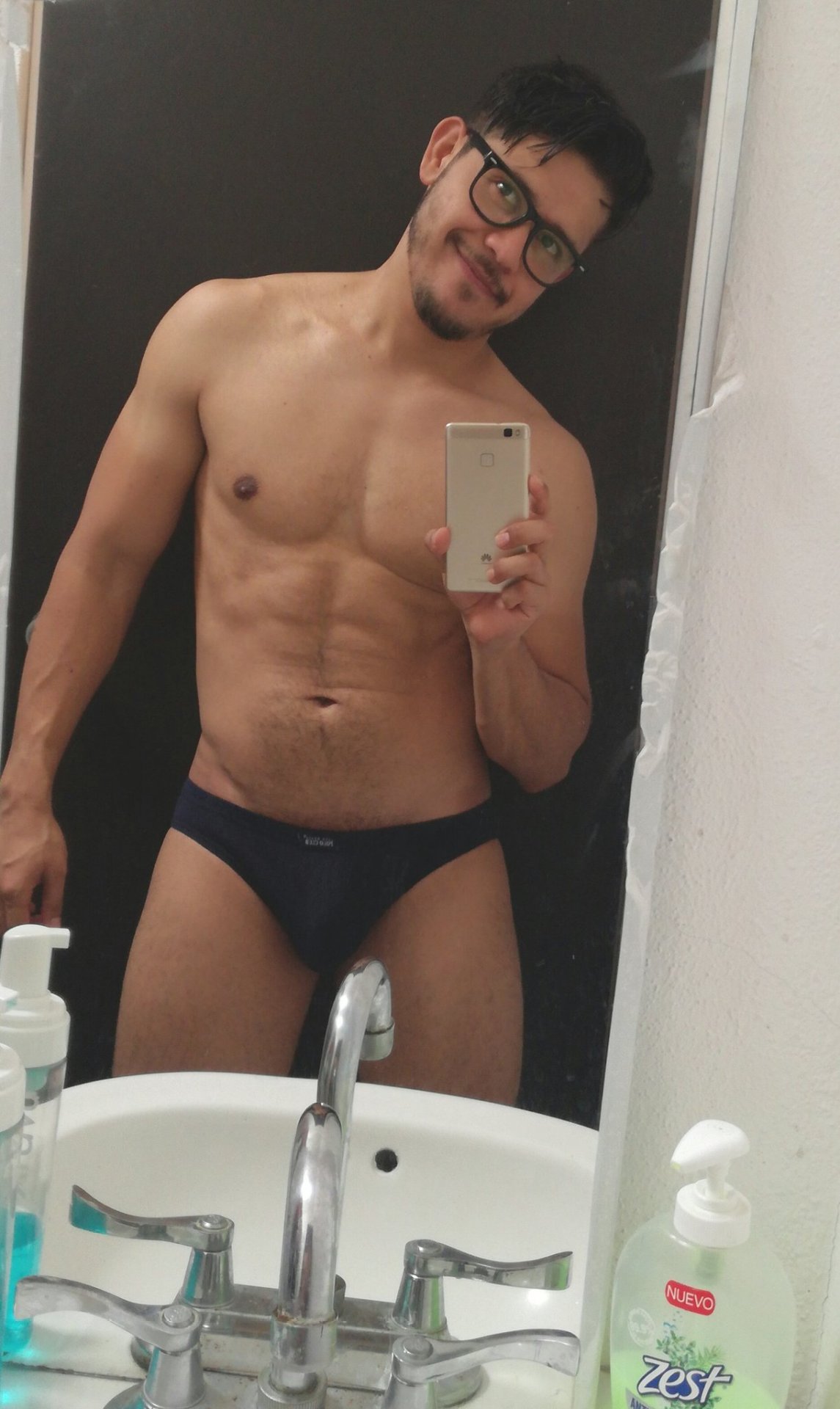 chicosguaposlindos:  Jose Luis pad 01