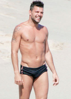 lamarworld1:(PT.2) Ricky Martin bulge & cakes