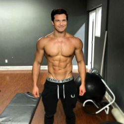 morpher-horber:  Jason Bateman muscle morph