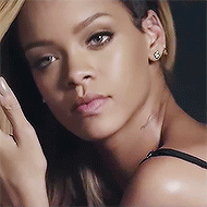 oxenteluana:Rihanna’s glowing skin/face appreciation post.