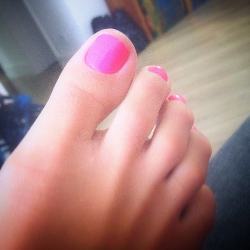 pedicuredsexy:  @pedicuredsexy <3 <3*12000+Followers 4000+Posts*