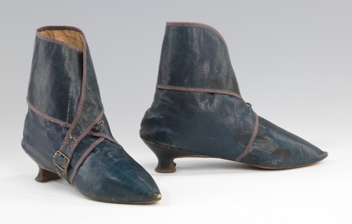 Boots1795-1810 Boots began to become fashionable for women in the last quarter of the 18th century, 