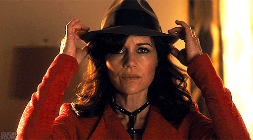 guginosource:“Nobody has ever called me sweet.”CARLA GUGINO as Daisy “Jett” Kowalski in JETT 1.05