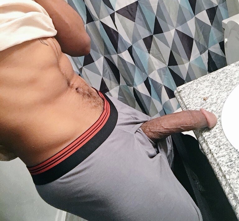 dachocolatefactory: markovwms:   Big ass dick 💪🏽👅🍆  Twitter @Muziqshon