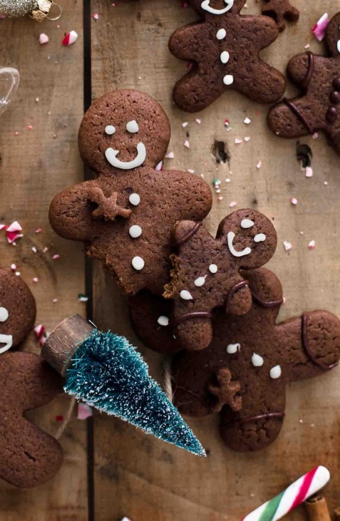 sweetoothgirl: CHOCOLATE GINGERBREAD MEN COOKIES