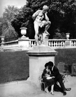 mimbeau:  René Maltête The Kiss - Paris 1950s 