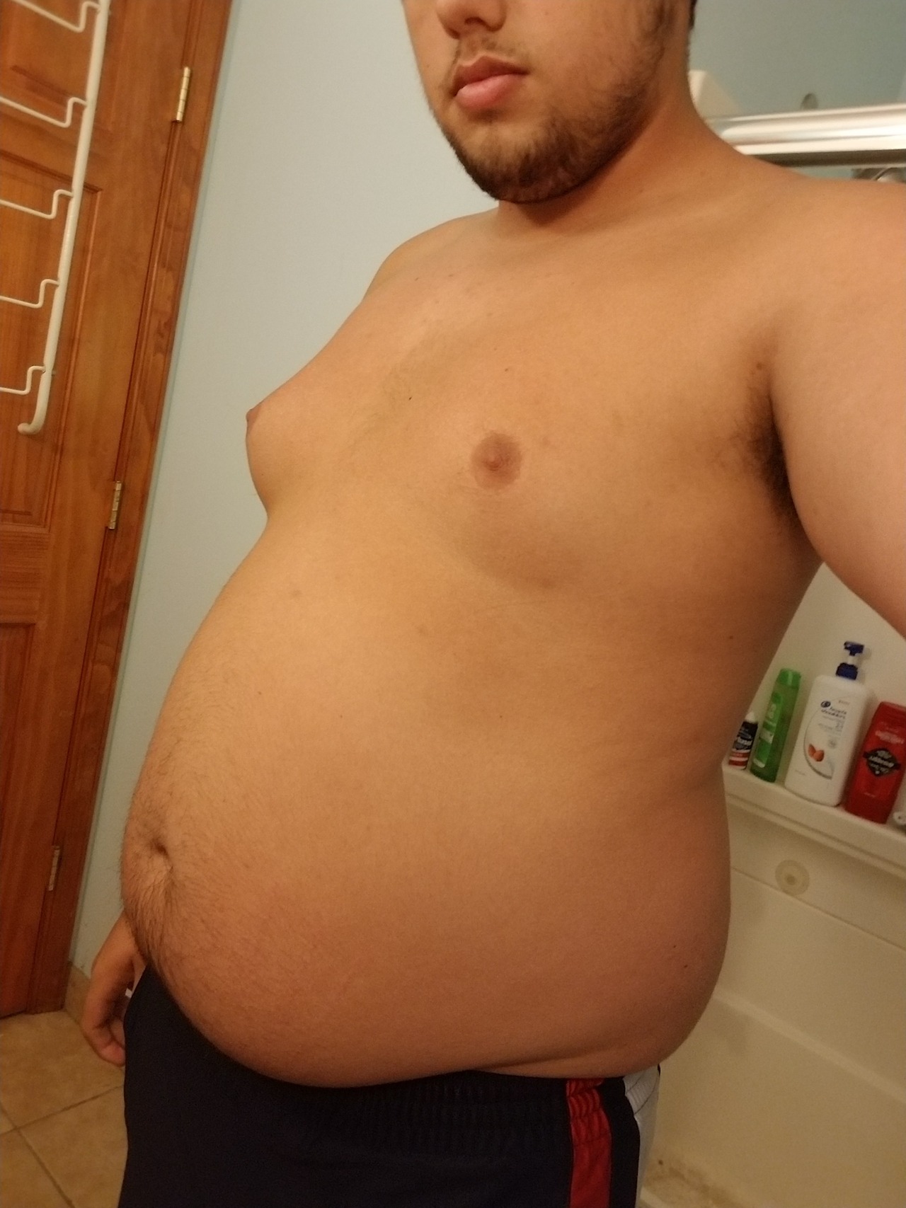 fatty-wannabe:  Pre-morning swim practice fat Friday posts.  The suit totally still