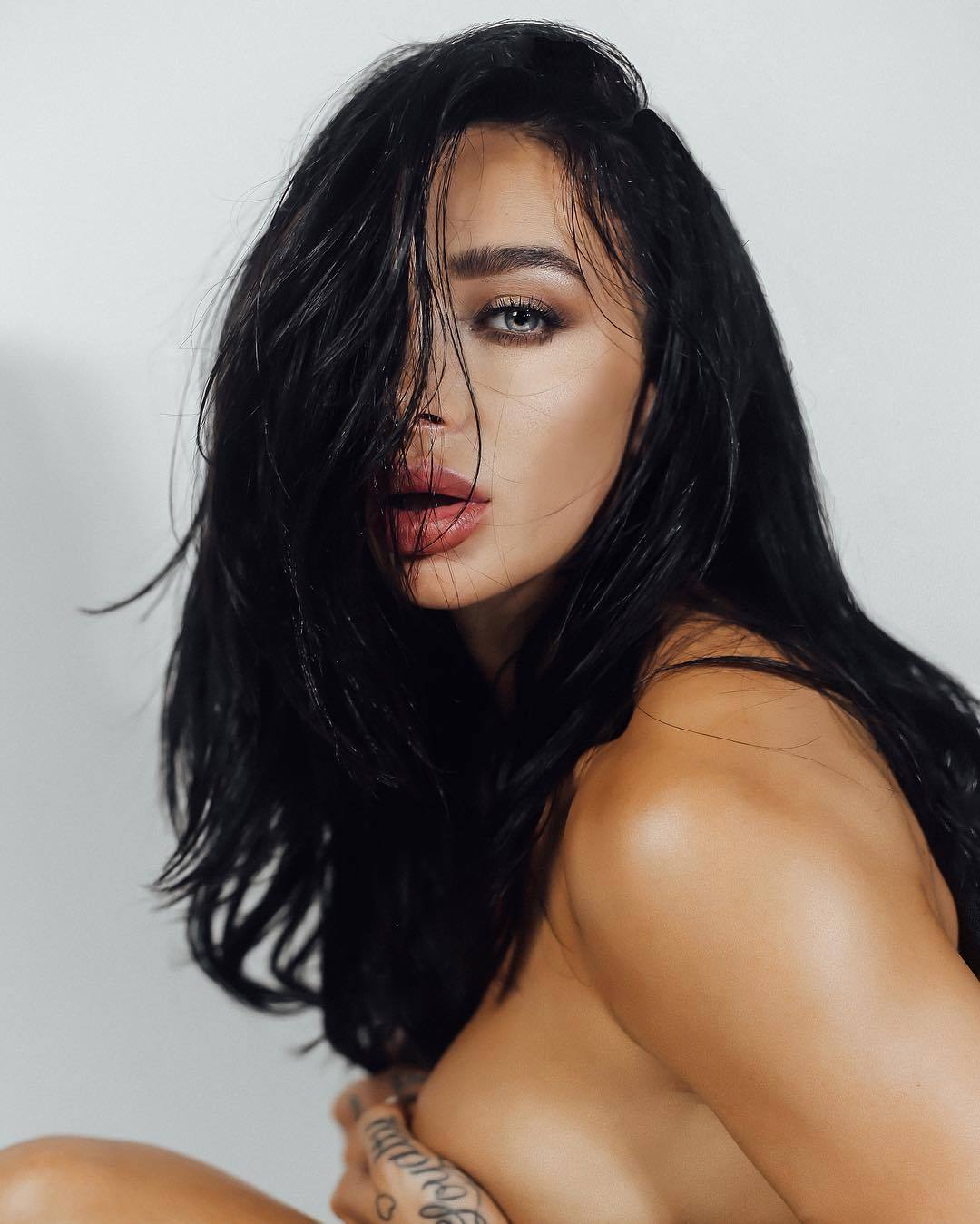 likeithot36:  Mercedes Edison
