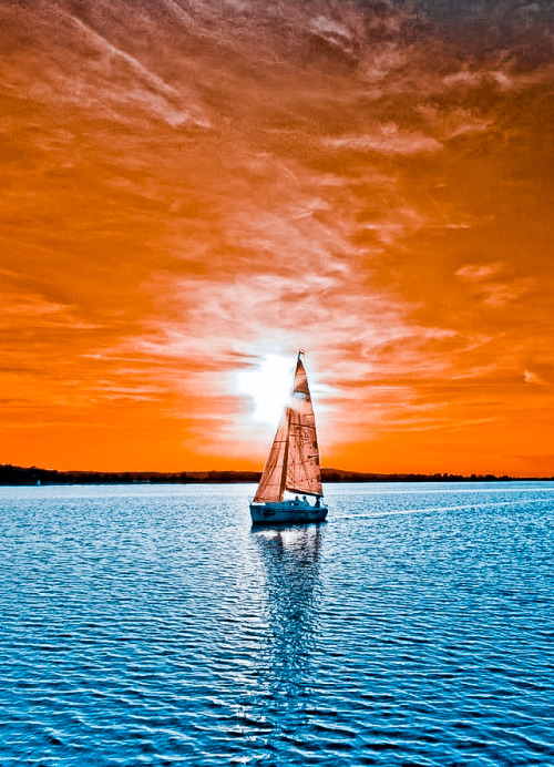 coiour-my-world:Sailboat sunset