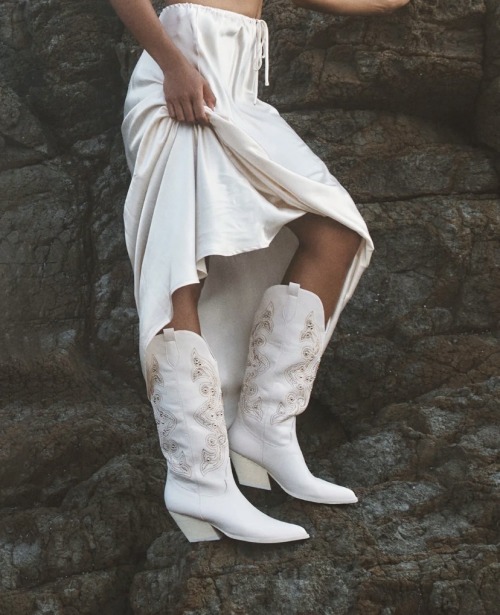  Very Obsessed With Cowboy Boots This Summer ! Such Pretty Colors And Gorgeous Designs ✨