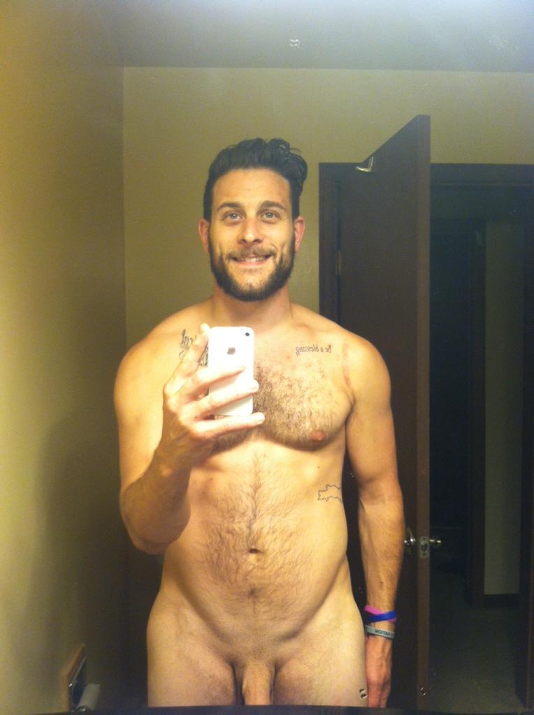 returnofthedestroyer:  http://returnofthedestroyer.tumblr.com/  His body tho damn