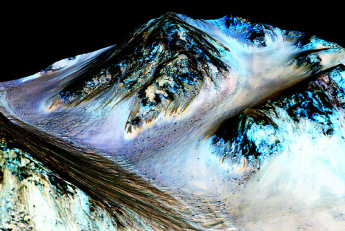 NASA/JPL/University of Arizona - NASA confirms evidence that liquid water flows on today’s Mars. Pho
