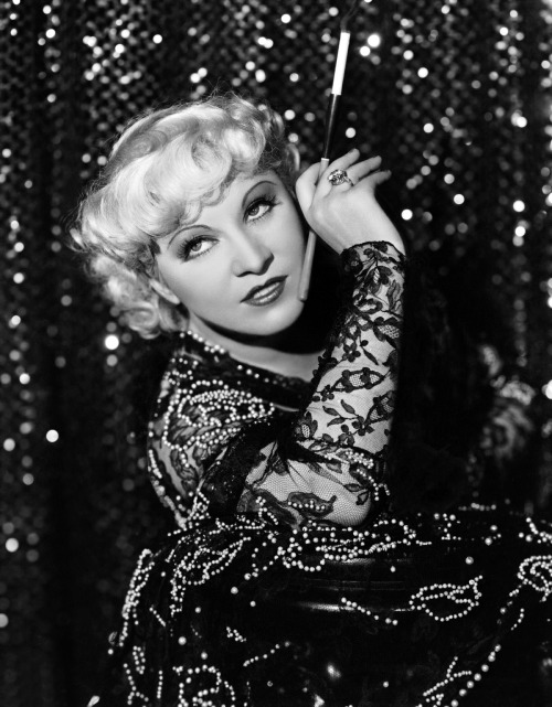 On this day in 1893, a screen legend was born. Paying respect to the one and only Miss Mae West! (b.