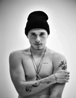 thebeautyofmalebodies:  brooklyn beckham