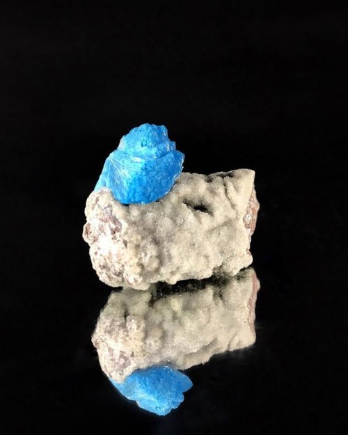 geomancygems: Electric blue cavansite ⚡️ #cavansiteblue #cavansite Geomancygems.com