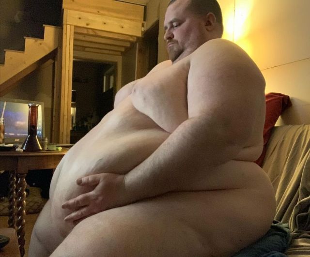 lardfill:biggerissimplybetter-deactivate:(200 - 550) A 350 lb weight gain! Obesity has done him well!Another 350lbs will do me good.    