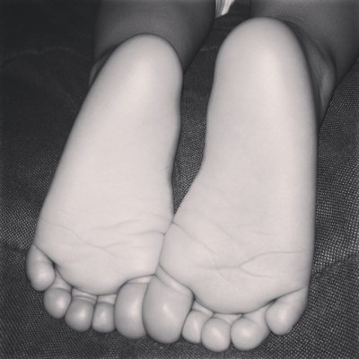 Sleeping , wuttle, tinky toes… 👣