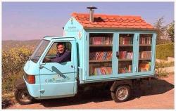 bookpatrol:  3 wheel mobile library in rural Italy   It&rsquo;s cute :3