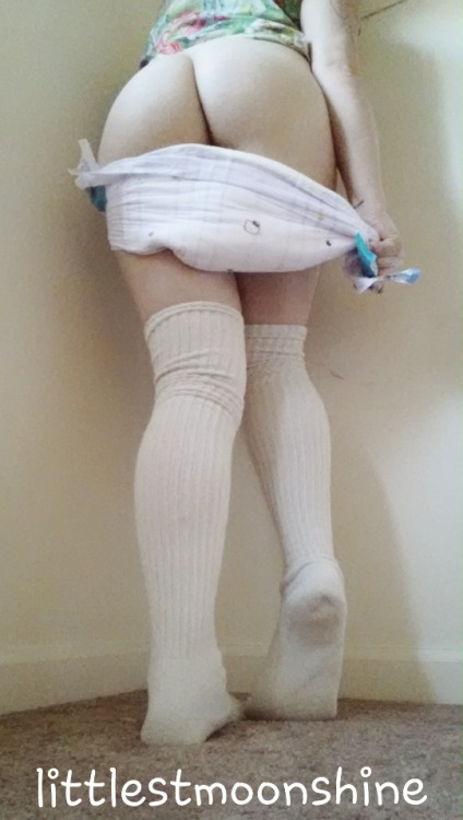 littlestmoonshine:  I don’t need no stinkin diapers! I don’t need no stinkin corner time! :poutstomppout: