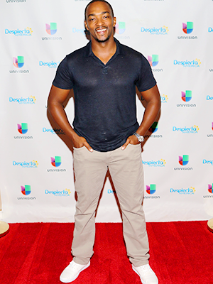 anthonymackieupdate:  Anthony Mackie On The Set Of Univision’s ‘Despierta America’
