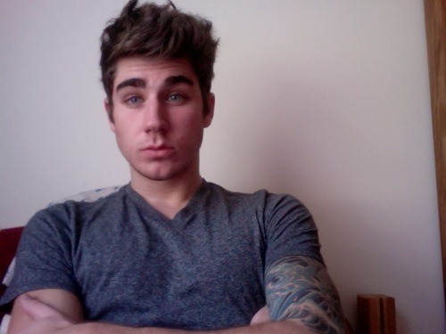 pale-world-pale-flowers:  palesperm:  everything-will-fade-away:  Pale Blog. ♡