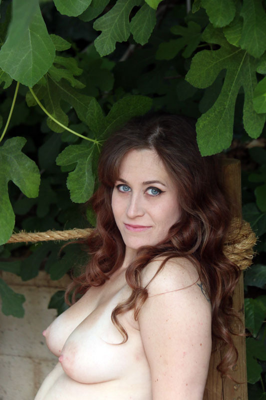 actuallyuniquenudes:  Outtake in color.  I was shooting this model in black and