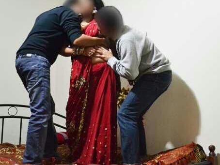 mahendraagarwal: vicky2500: Suhaagraat me threesome .reblog if you like it Oho