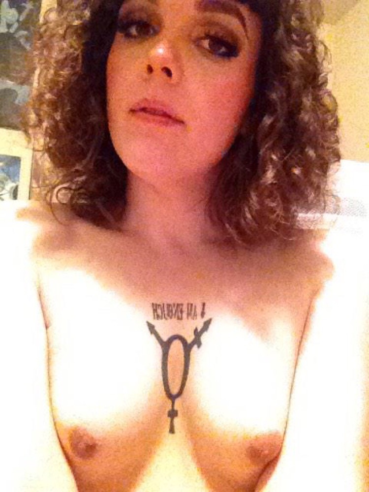 pillarsofvotary:  Jezebel legs+++