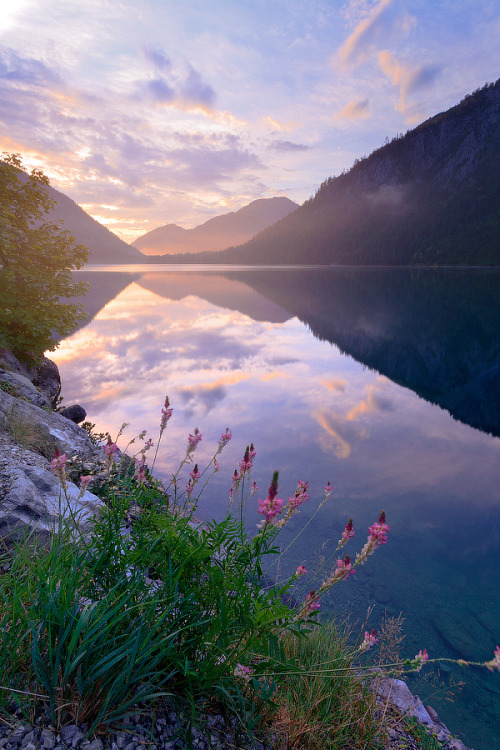 allthingseurope:  Plansee, Tyrol, Austria (by David Sonnweber)