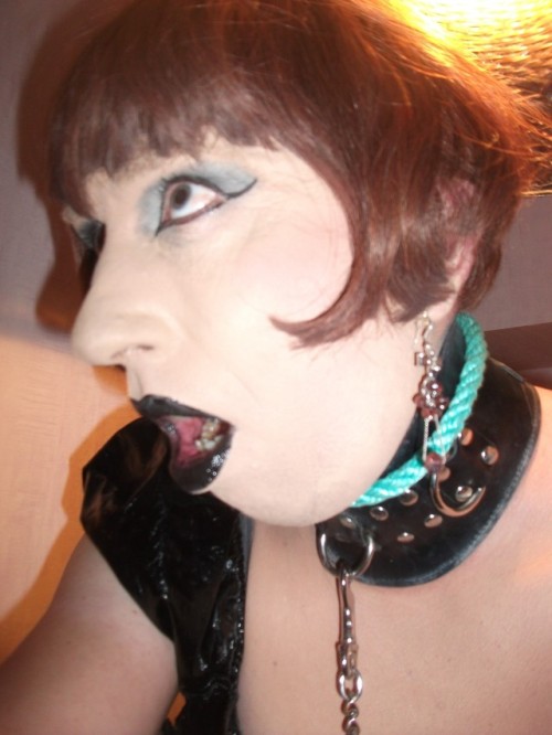 shadowexe01: virginielatex:  shadowexe01:  virginielatex: FEAR  Make me scream before hanging !!!!!!