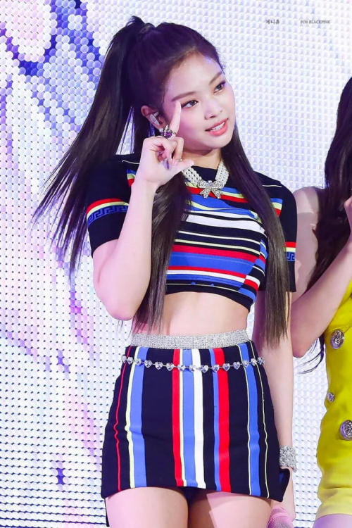 BlackPink - Jennie&rsquo;s midriff/abs collection.