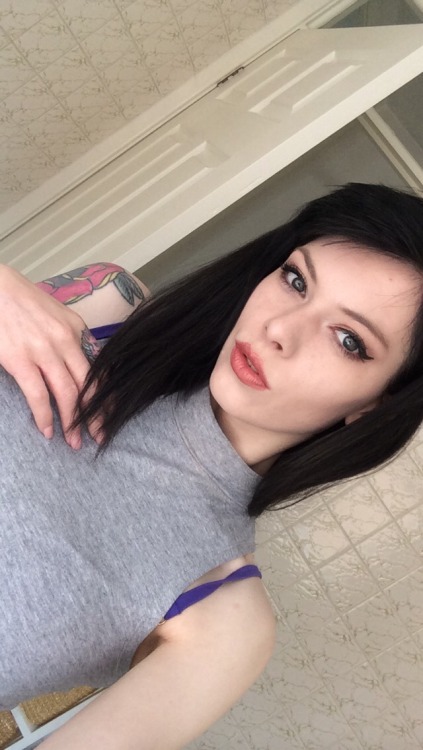 chescaaxx: off to mini comic con.