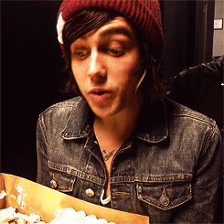 sleepingwithsirens-org:  Check Out: Artists Similar to Sleeping With Sirens  follow
