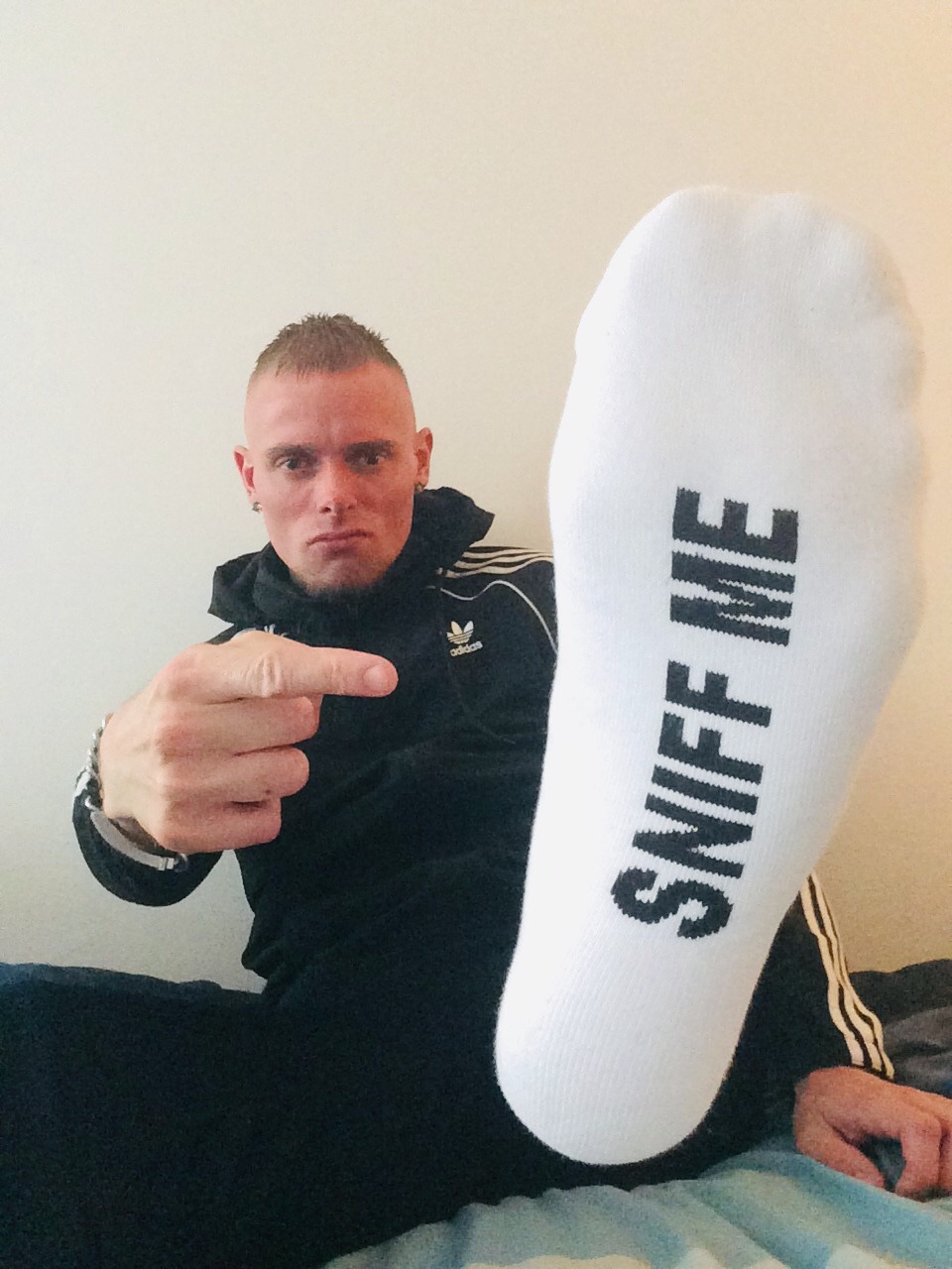 airmax-berlin:  footmasterlorenzo: New socks, sniff it Thanks to @sk8erboy-eu    Geil 👅👃👅👃👅