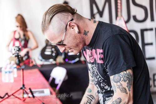 slipknotnelcuoreita: Corey Taylor signing session @aftershock festival