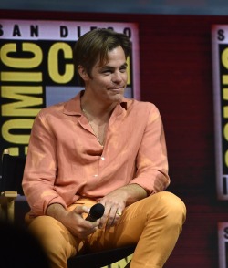 pinetush: “Can’t believe Chris Pine invented orange pants” - Rachel Paige via twitter https://twitter.com/rachmeetsworld/status/1020760438277984256?s=19 