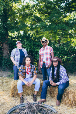 officialpresidentputin: butch-pride:  qwear:  How to Wear: Lesbian Farmer Style / Rush Limbaugh’s Worst Nightmare The #howtowear crew blew us away with their new post! Photography by Cassandra Zetta.   O   @96queers 