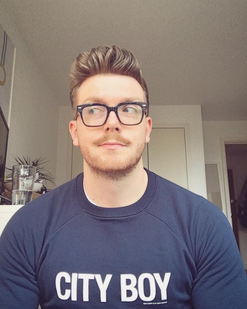 chrisjonesgeek:  This “City Boy” is enjoying a lovely sunny Sunday evening. The sweatshirt is by @rondorff  who have a sale on that ends May 24th! If you sign up for the Members Club you can save 30% off selected items. #rondorff #fashion #cityboy