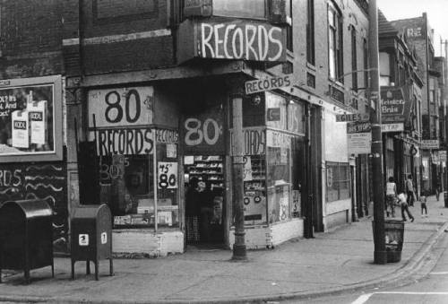 Record shop, 35th and Giles, 1975, Chicago. Marc PoKempner
Wrong neighborhood, but this reminds me of High Fidelity.