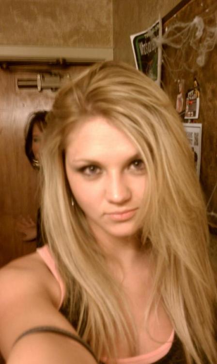 egacpl7879:  mymarinemindpart3:  mm this sexy girl right here… part 1  That’s one sexy girl for sure :) J&H
