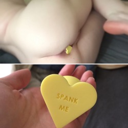 lovelytouches:  Spank me 