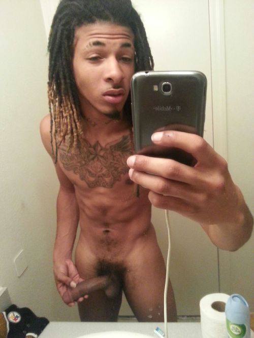 lilfacebsf:  Who needs clothes pt 1 