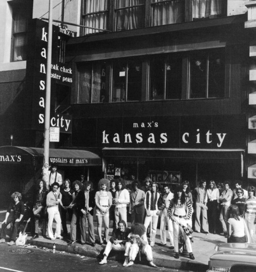 thegoldenyearz:‘70s New York City - Max’s Kansas City