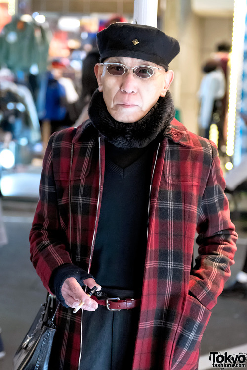 76-year-old Japanese painter Momoyama on the street in Harajuku wearing a plaid coat with a beret, b
