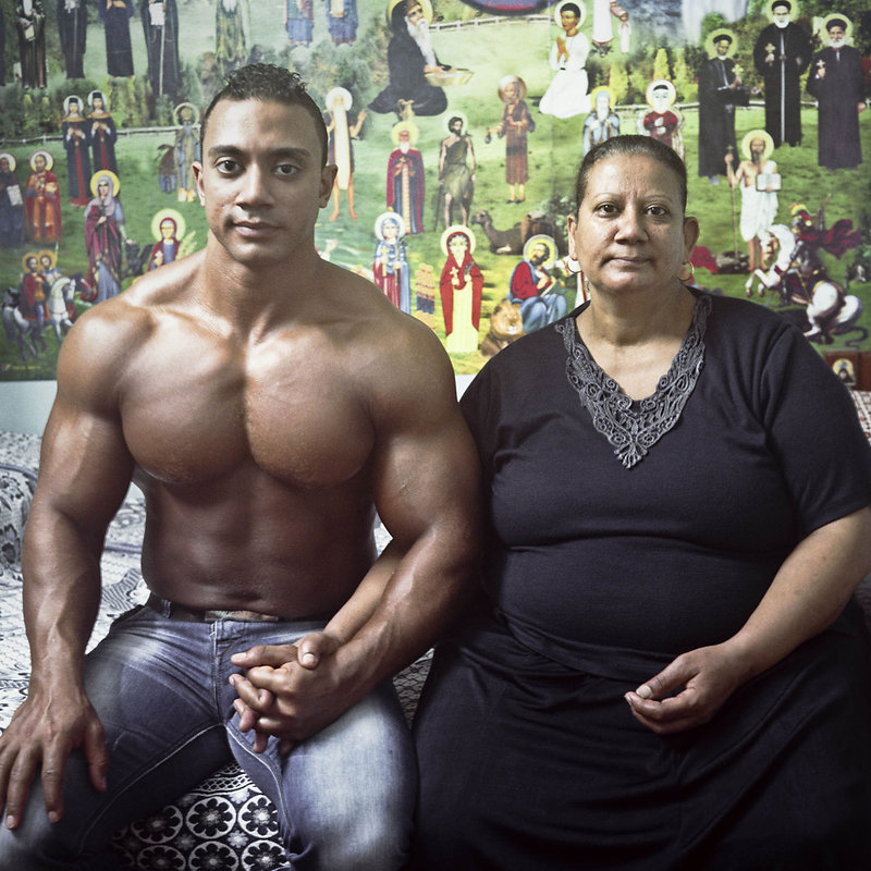 hopeful-melancholy:  Egyptian bodybuilders pose with their mothers. In Egypt, perfecting