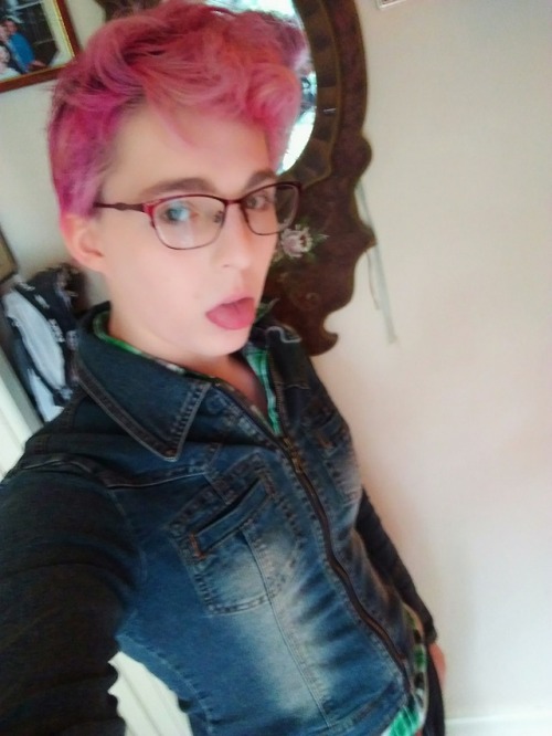 Wasn’t looking forward to going out but at least I looked good[They/them, Aporagender, Nonbina
