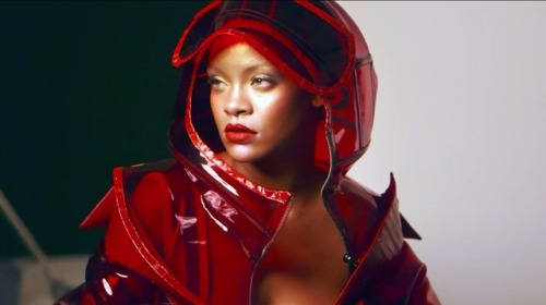 hellyeahrihannafenty: Rihanna for Elle Portugal — FENTY BEAUTY on the face.