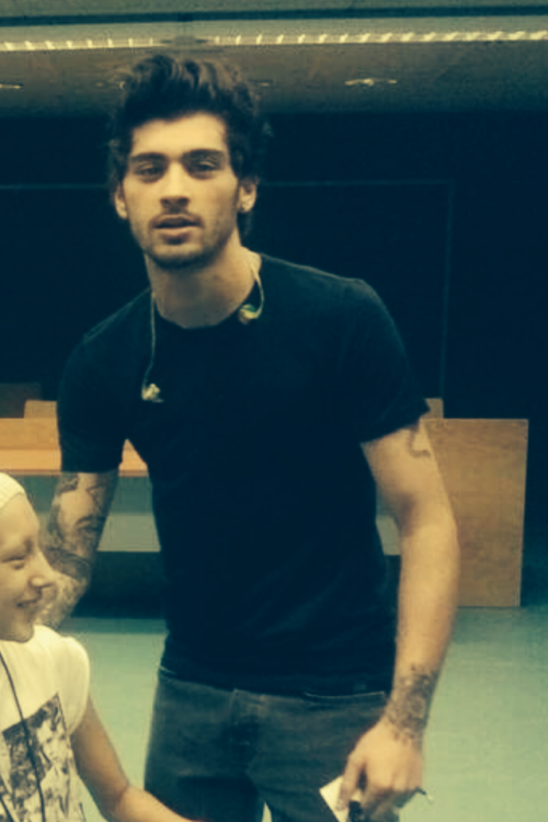 zaynisliamsbitch: *stares off into the distance* lifes a game but its not faiR