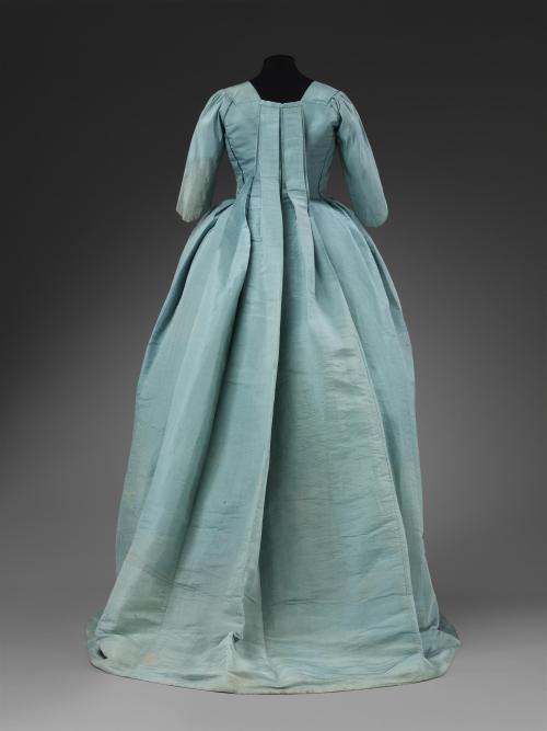 fripperiesandfobs:Robe à la française, 1750′s, altered 1780′sFrom the V&am